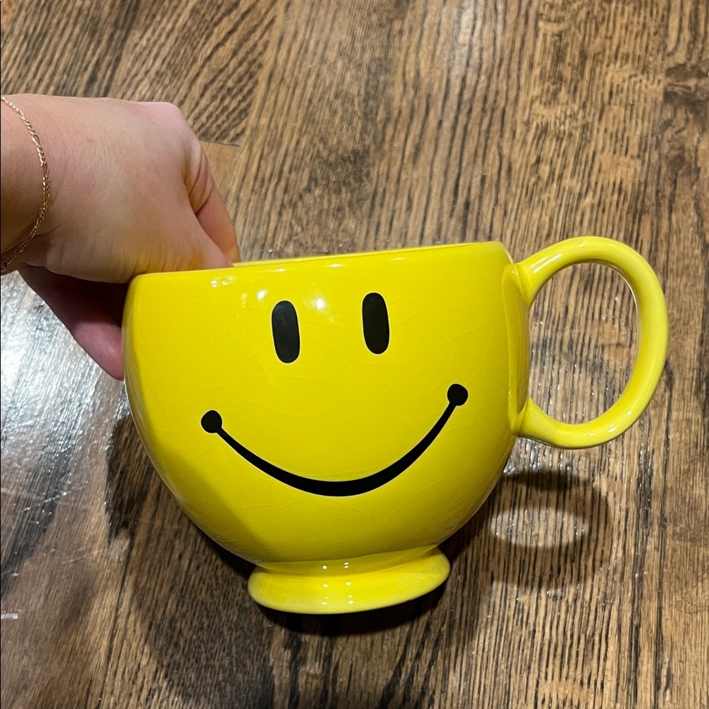 Teleflora Yellow Smiley Face Mug